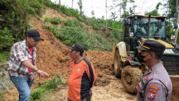 Longsor Ngrayun, Bupati Ponorogo Turunkan Alat Berat Buka Akses