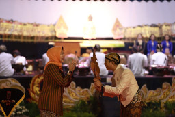 Tampilkan Wayang Kulit, Mengambil Lakon Semar Mbangun Kayangan