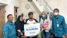 Anggota DPR RI Serahkan Manfaat Program JKM BPJS Ketenagakerjaan