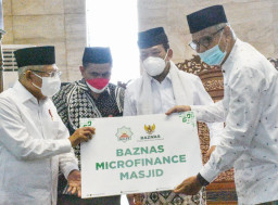 Wapres Serahkan Bantuan Microfinance Masjid dari Baznas RI