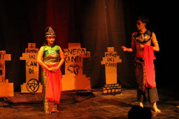 Mahasiswa Berbudaya, Gelaran Teater Lingkar Peringati Dies Natalis Stikosa AWS ke-58