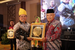 Bupati Malang Terima Penghargaan Kabupaten Ramah Investasi Properti