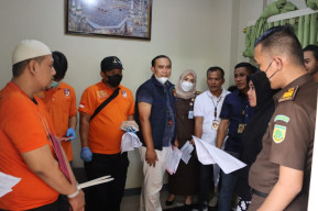 Rekonstruksi, Tersangka Pembunuh Anak Kandung Peragakan 19 Adegan