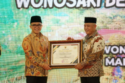 Bupati Malang Terima Penghargaan atas Kampung Tematik Wonosari Berseri