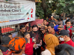 Eksekusi SDN Pondok Cina 1, Wali Murid dan Warga  Hadang Satpol PP
