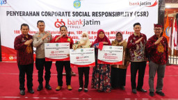 Bank Jatim Serahkan CSR untuk Masyarakat Nganjuk dan Blitar