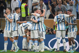Babak Pertama, Argentina Permak Prancis 2-0