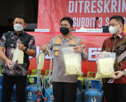 Ditreskrimsus Polda Metro Jaya Ungkap Pengoplosan Gas Subsidi di Beberapa Wilayah