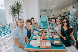 Tawarkan Nuansa Pegunungan, Resto Calli Mera Usung Little Santorini Yunani