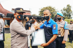 20 Anggota Polres Blitar Kota Raih Penghargaan