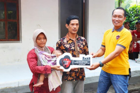 Alumni Dikmaba Polri TTNT-ASADE 2002 Polres Blitar dan Blitar Kota Gelar Bedah Rumah