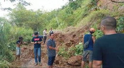 Tanah Longsor Memutus Akses Jalan Utama Kecamatan Semende-Kecamatan Panang Enim