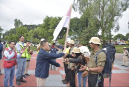 Tim Bukit Asam Summit Trekking Mulai Ekspedisi ke 6 Gunung