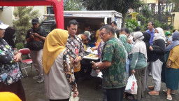 Masyarakat Padati Pasar Murah di Halaman Balai Desa Punten