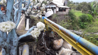 Pipa 10 Inch Perumdam Among Tirto Kota Batu Putus, Pelayanan Air Bersih Terganggu