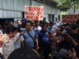 Nekat Beroperasi, Puluhan Warga Demangan Lurug Warung Esek-Esek Ponorogo