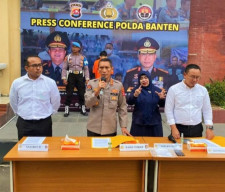 Mobil  Dinas Dipakai Pengedar Sabu Lari dari Kejaran Polisi