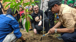 Wujudkan Successful Aging, Arumi Dorong Lansia di Ponorogo Ikut Slanting