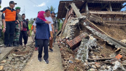 Tinjau Lokasi Tanah Gerak Ponorogo, Gubernur Jatim Bantu Bangun Huntara