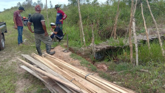 Antisipasi Jalan Banjir dan Berlumpur, Anggota Kelompok Tani Ubdaria Gotong Royong