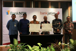 Perkuat Layanan Syariah, Bank Jatim Kerja Sama Dengan Bank NTB Syariah