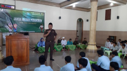 Ajak Melek Hukum, Kejari Kota Madiun Datangi Santri