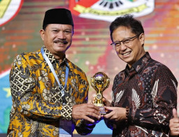 Beri Jaminan Kesehatan Gratis, Pemkot Raih Penghargaan UHC