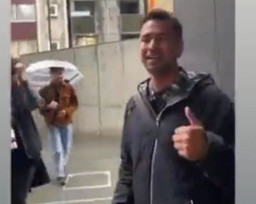 Viral, Raffi Ahmad Kepergok Video Call dengan Cewek saat Liburan di Jepang