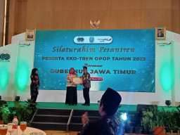 Dukung EKO-TREN OPOP, Walikota Malang Terima Penghargaan Nawa Bhakti Satya