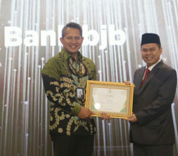 Baznas Berikan Penghargaan Untuk bank bjb sebagai Penerimaan Pembayaran Zakat Terbaik