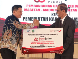 Bank Jatim Bantu Pembangunan Gapura Perbatasan Kabupaten Magetan
