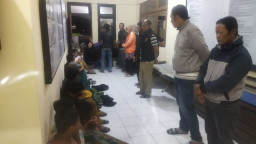 Sepuluh Orang Terduga Pelaku Tawuran Sarung di Junrejo Diamankan Personel Gabungan