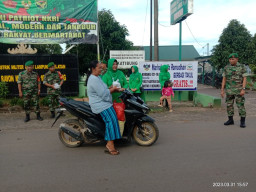 Koramil Katibung Lampung Selatan Bagikan Tajil