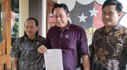 Diduga Pungli Ratusan Juta Rupiah, Oknum Pemdes di Lamongan Dilaporkan ke Polisi