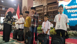 Bupati dan Gubernur Jatim Santuni Ribuan Anak Yatim-Piatu di Ponorogo