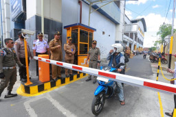 Selama Sosialisasi, Pemkot Madiun Gratiskan e-parking di PBM