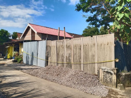 Diduga Timbun BBM Subsidi, Gudang di Jiwan Madiun Digaris Polisi