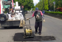 Gelontorkan Rp 13 M, Pemkab Ponorogo Perbaiki Sisa Jalan Rusak, Cicil 2 Titik