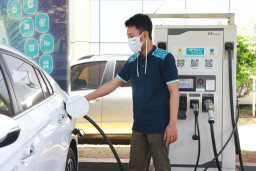 SPKLU PLN di Pelabuhan Merak Siap Layani Pemudik Mobil Listrik