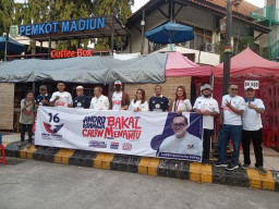 Perindo Madiun Berbagi Takjil dan Sembako Bareng Andro