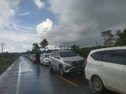 Hari Ke-3 Lebaran, Pelabuhan Penyeberangan  Tanjung Serdang Batulicin Mulai Padat