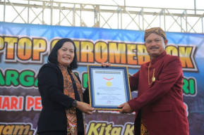 Bagi Laptop Saat Hardiknas, Pemkot Madiun Pecahkan Rekor MURI