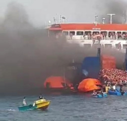 Kapal KMP Royce 1 Terbakar di Perairan Merak, Penumpangnya Ratusan Orang