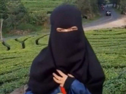 Viral Wanita Bercadar Pamer Alat Kelamin sambil Pipis, Polisi Buru Pelaku