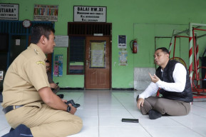 Wali Kota Eri Cahyadi Naik Motor Sidak Pelayanan Kelurahan di Balai RW