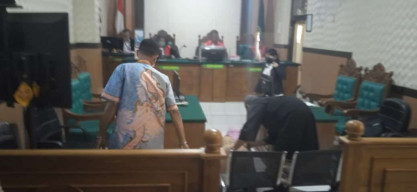 Divonis Bebas, Nenek 67 Tahun di Sidoarjo Sujud Syukur hingga Doakan Hakim Sehat