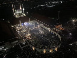 Ribuan Syecher dan PSIS Mania Padati MAJT, Solawat bareng Habib Syech