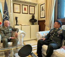 Dalam Kunjungwn Kerjanya ke Italia, Kasad Bahas Profesionalisme Prajurit