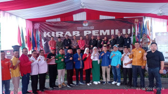 Serah Terima Kirab Pemilu KPU Kabupaten Lahat pada KPU Kabupaten Muara Enim
