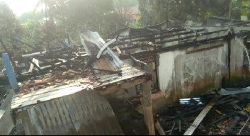 Akibat Korsleting Listrik, Satu Rumah Warga Tanjung Dayang OI Terbakar